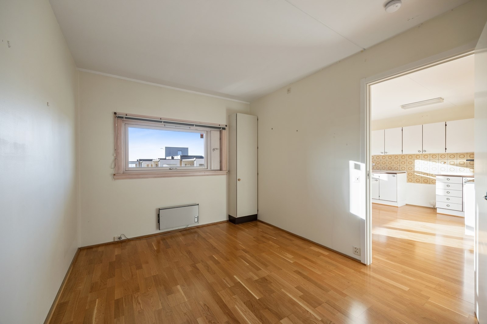 Hovedsoverommet er lyst og romslig, med gode lysforhold og en behagelig atmosfære. Galleribilde