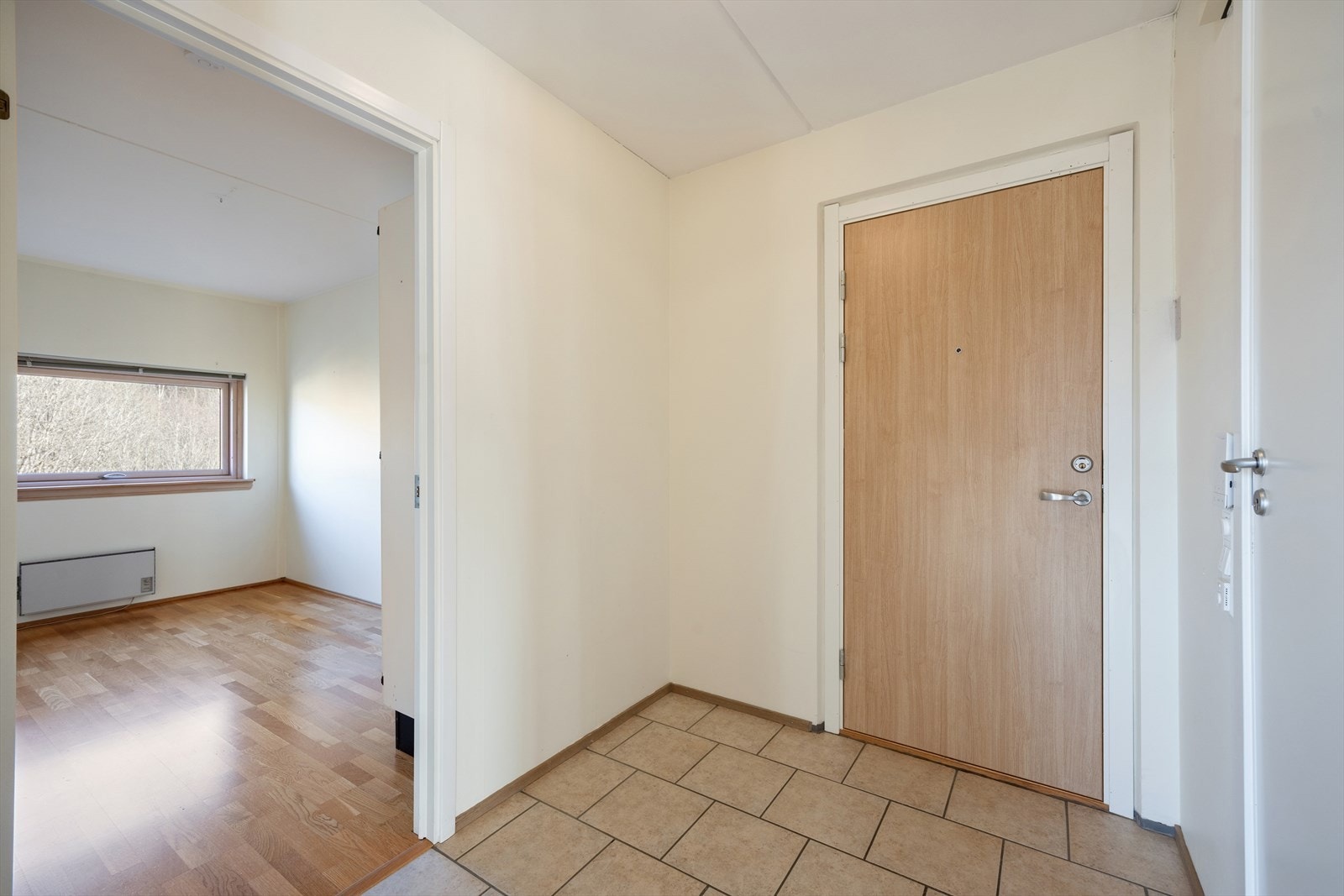 Du ønskes velkommen inn i en romslig entré. Galleribilde