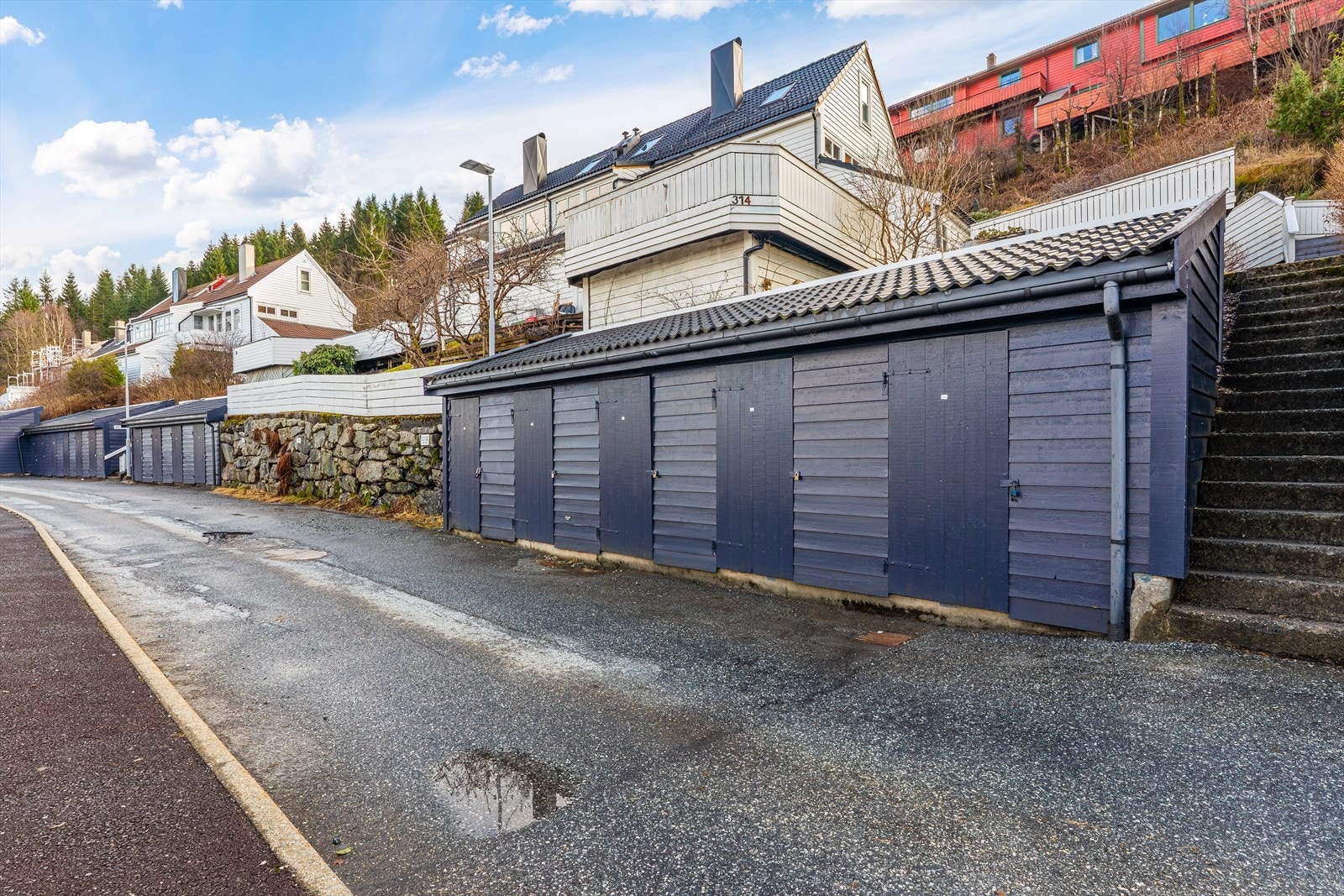 - Leiligheten har også en ekstern bod i felles bodbygg - Galleribilde