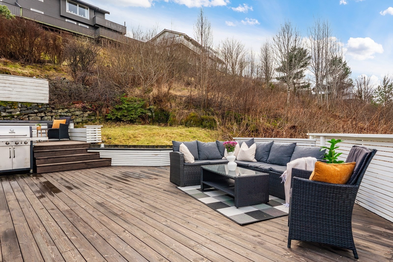 - Fra spisestuen har man direkte adkomst til terrassen - Galleribilde