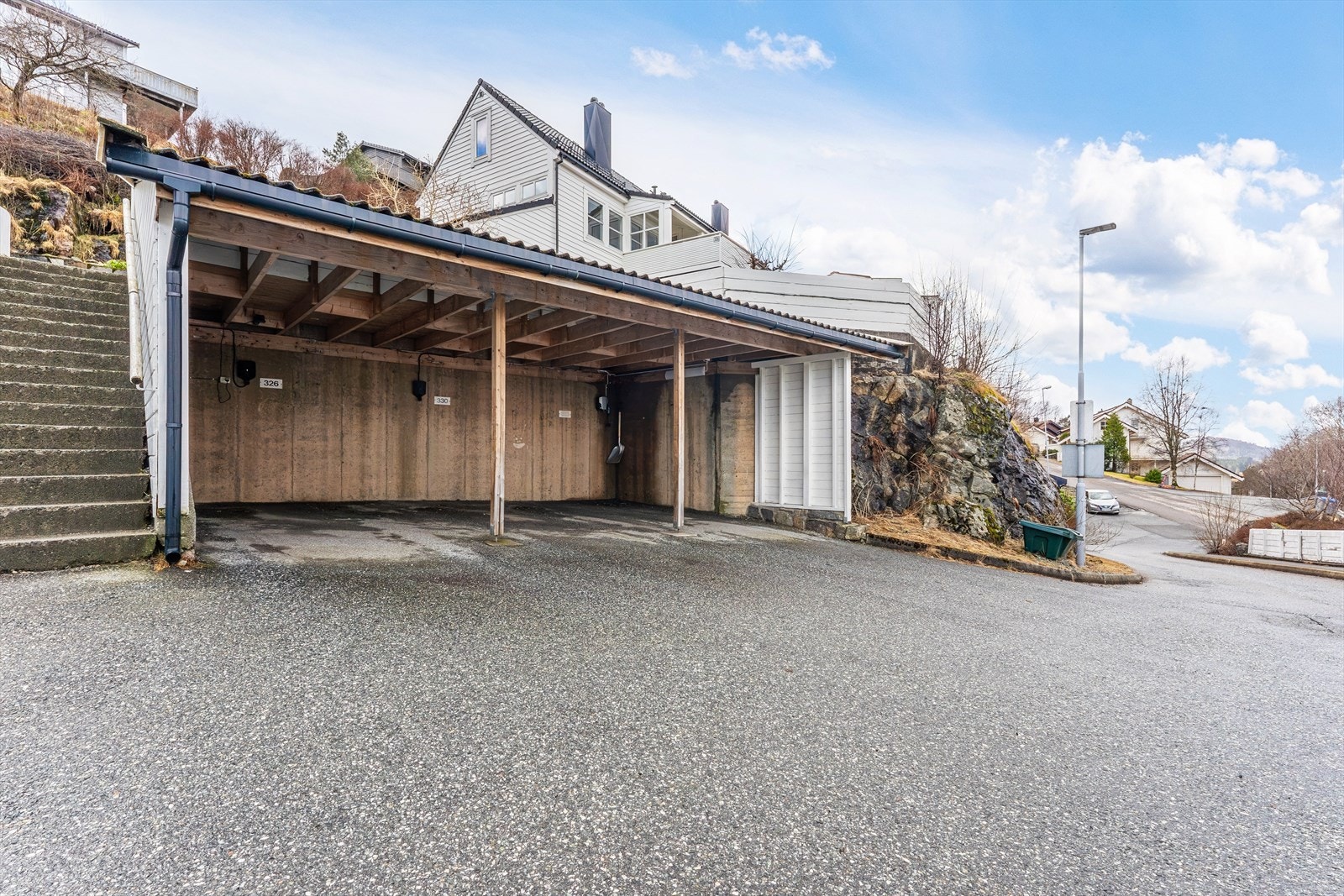 - Leiligheten disponerer en parkeringsplass med elbillader - Galleribilde