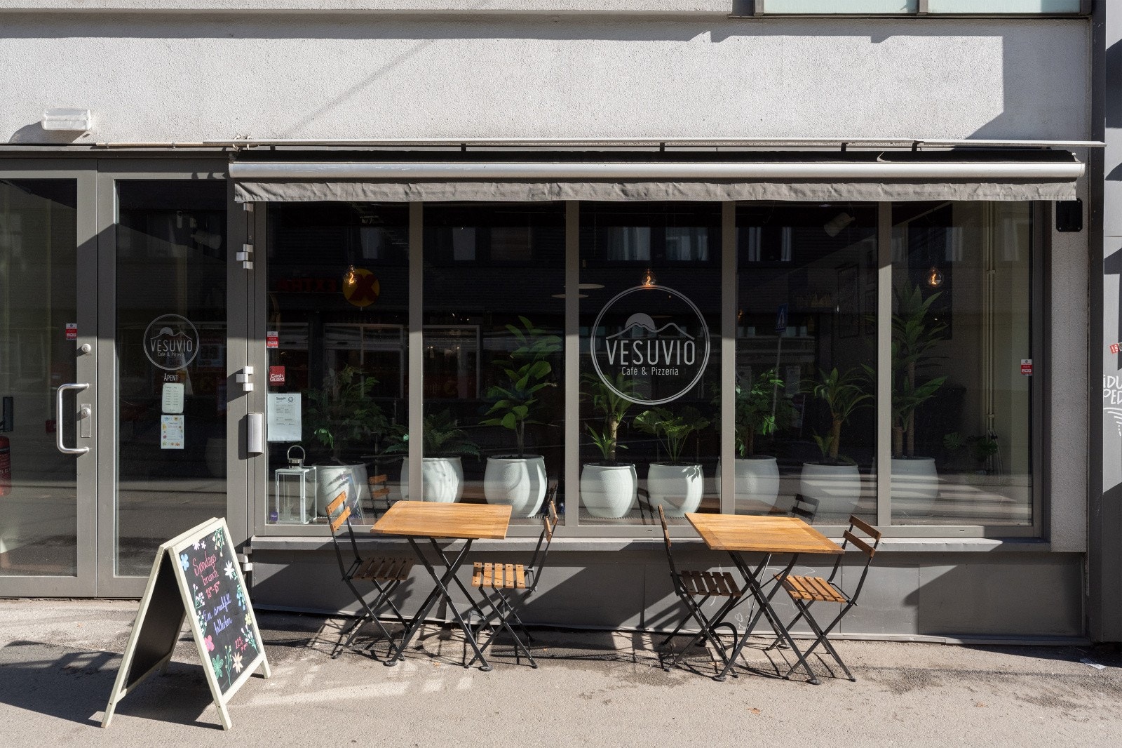 Vesuvio pizza er beliggende ca. 3 minutter fra boligen og byr på en god atmosfære. Galleribilde