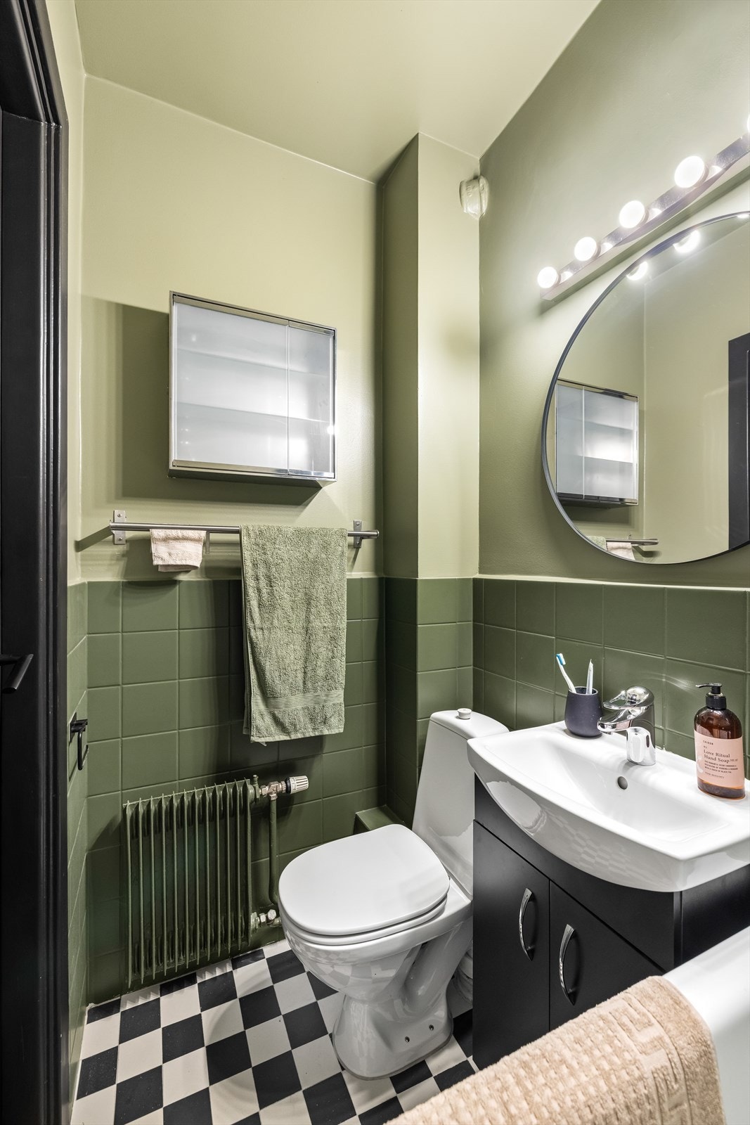 Selger opplyser om et lavt strømforbruk, med ca. kr 350 per måned. Galleribilde