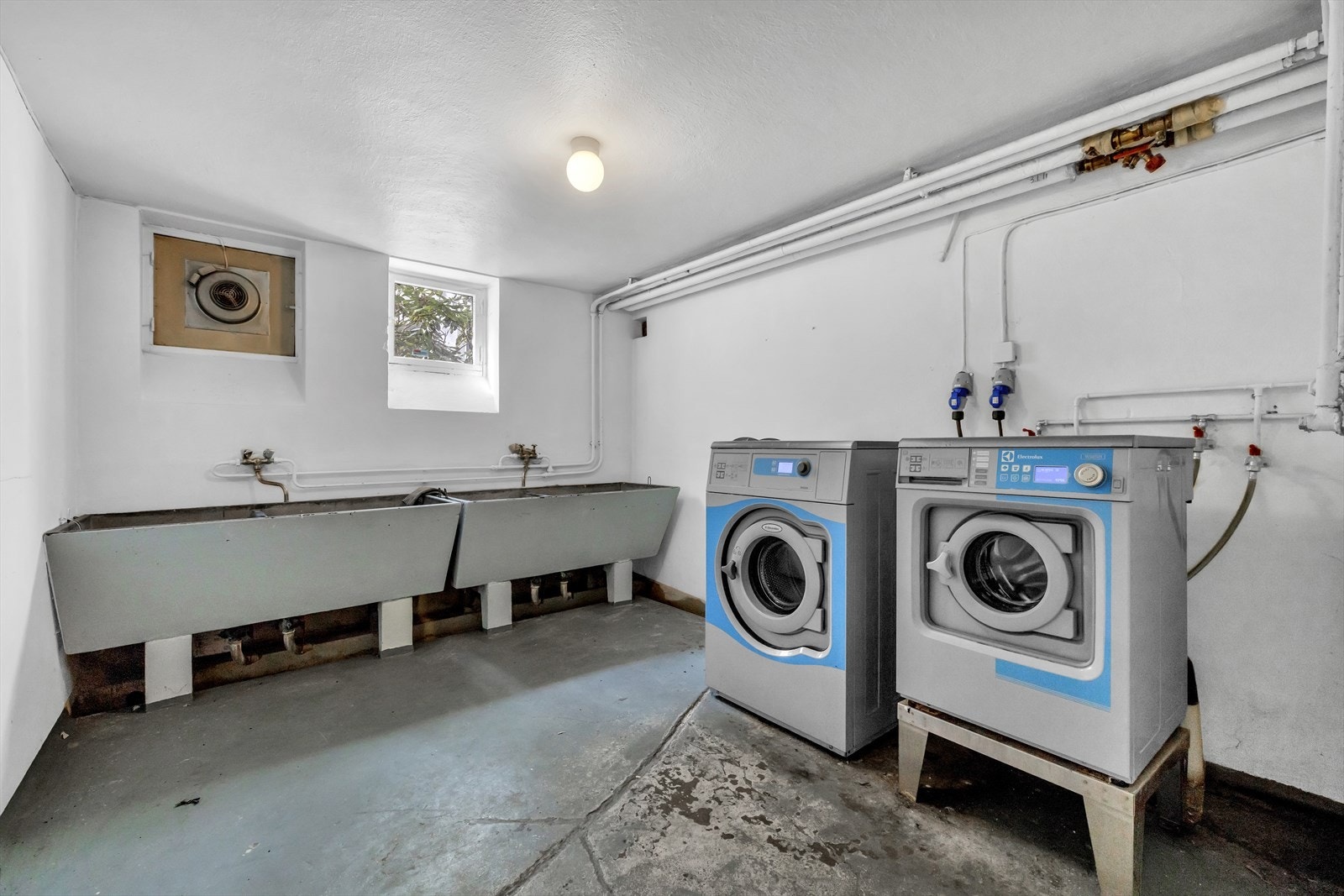 Fellesvaskeri i kjelleren. Galleribilde