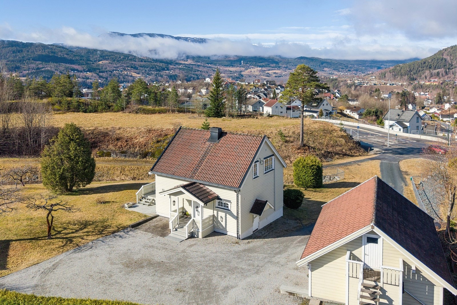 Etablert og rolig boligområde med eneboliger Galleribilde
