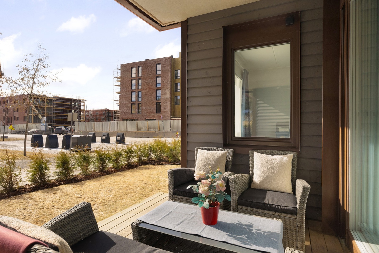 Når hekken vokser seg til, vil den gi en fin og skjermet ramme rundt uteplassen. Galleribilde