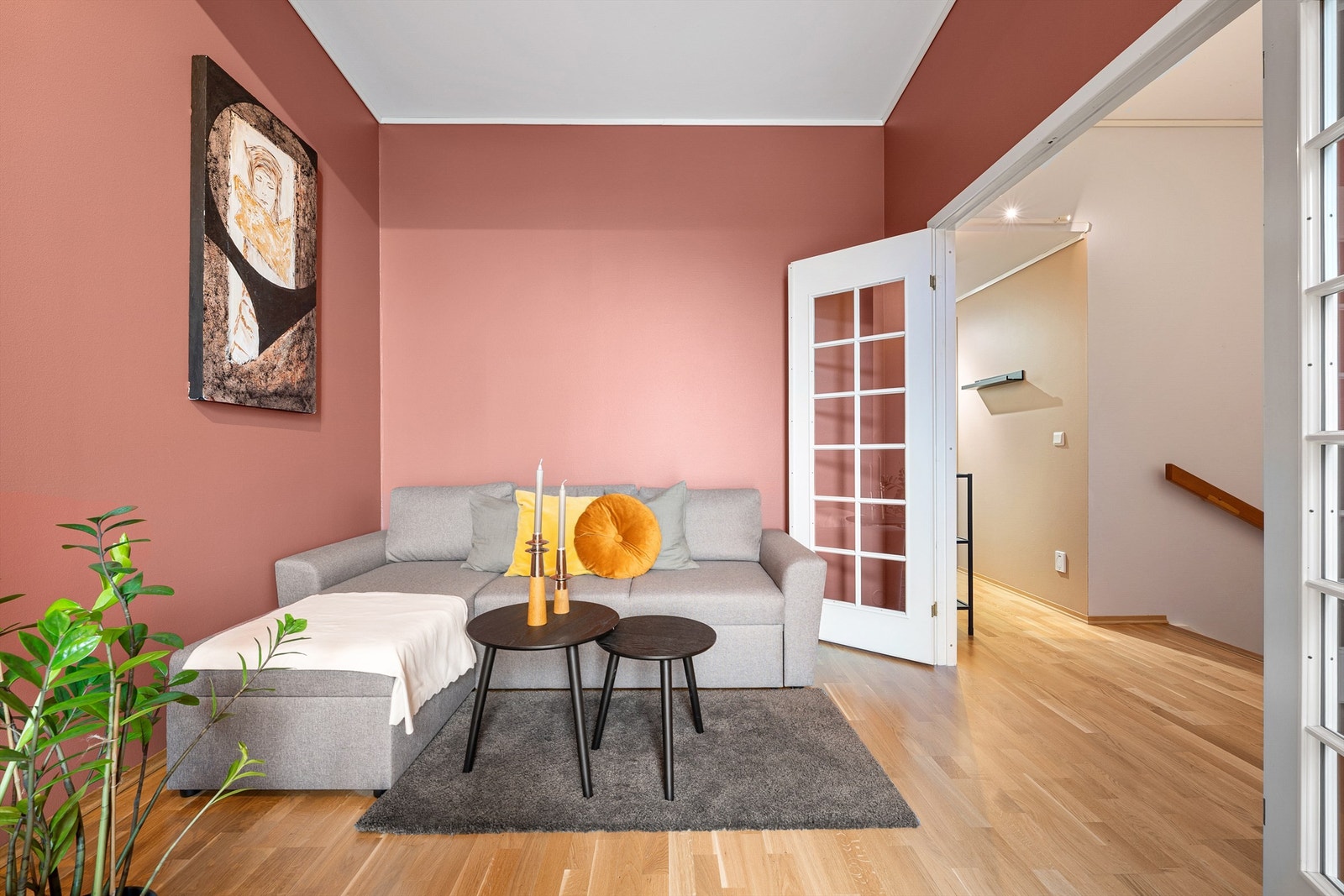 I 2. etg. finner man loftstue, 3 soverom og bad. Galleribilde