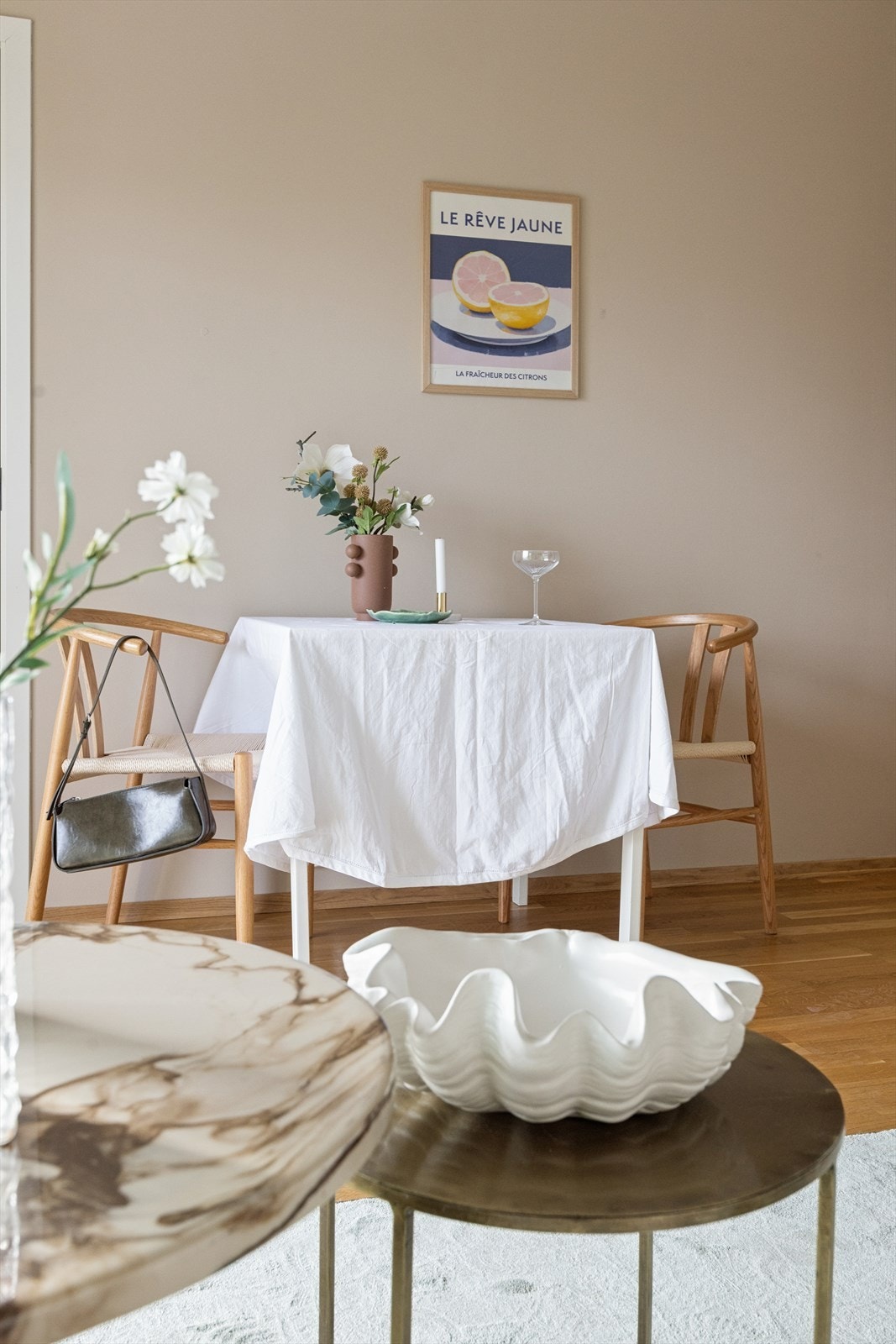 Gjennomtenkte farge- og materialvalg skaper en lun og helhetlig stemning. Galleribilde