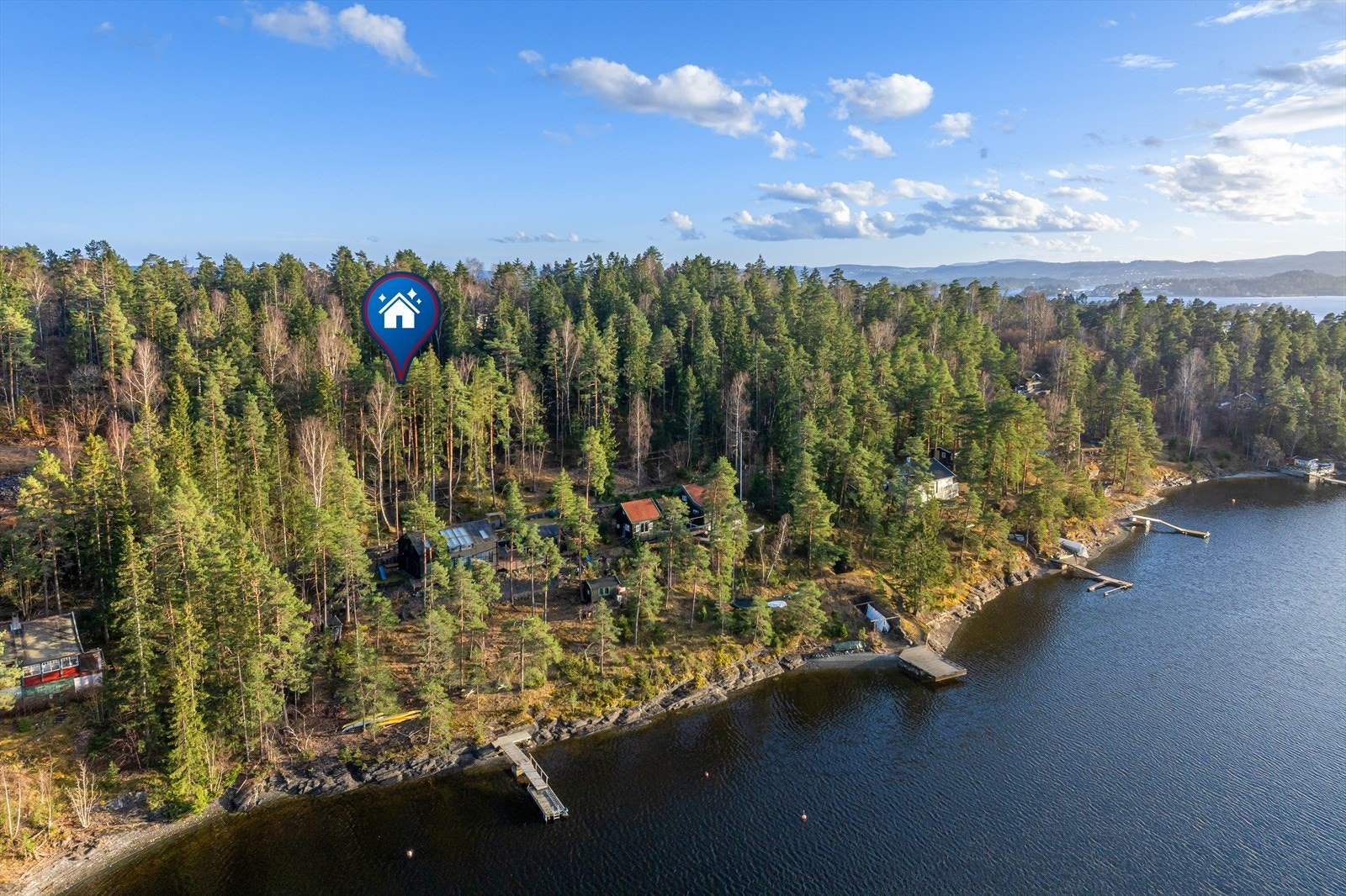 Øya er et ettertraktet rekreasjonsområde med flotte turstier, badeplasser og muligheter for et aktivt sjøliv. Galleribilde
