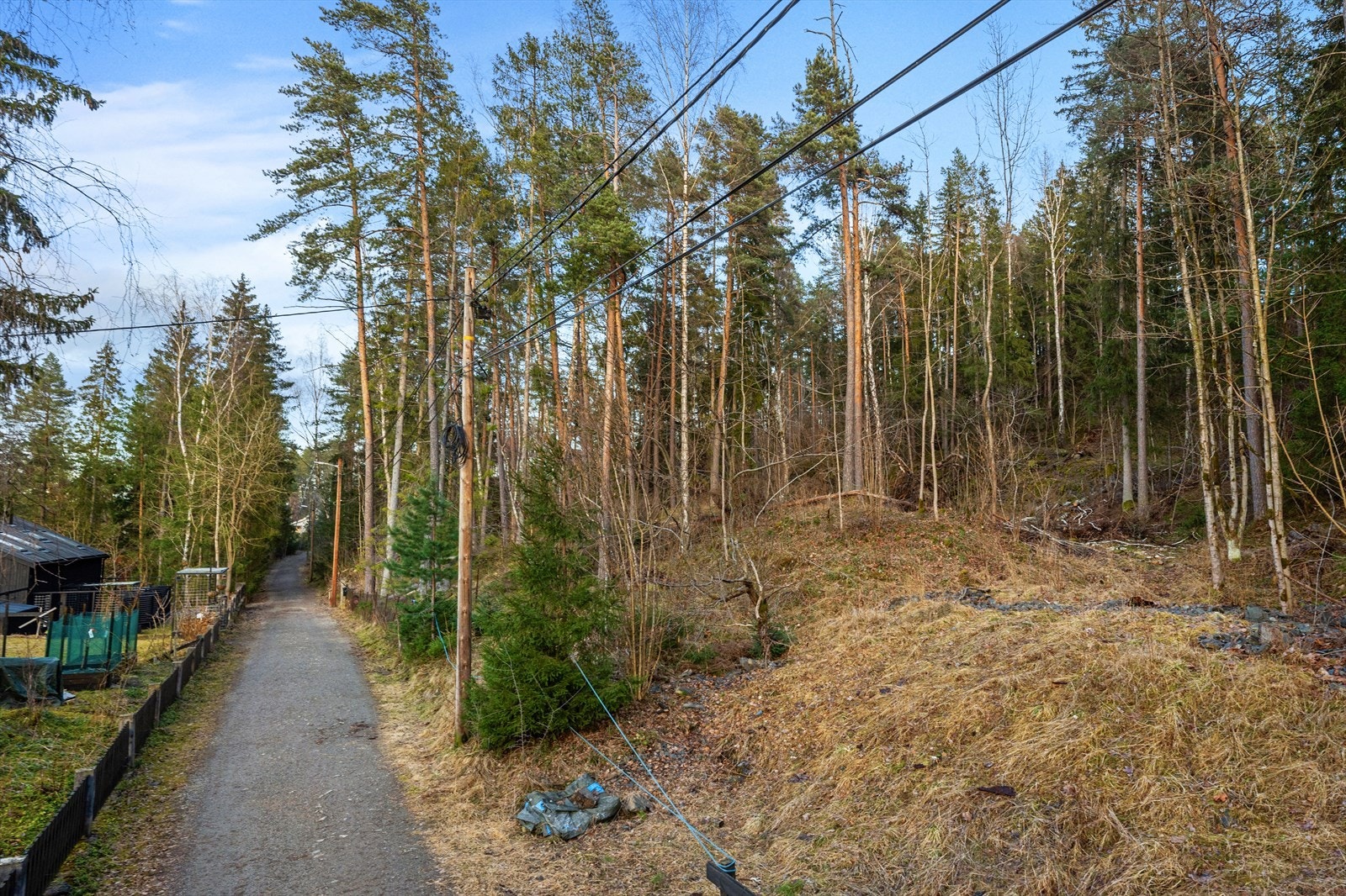 Tomten har en avklart tilknytning for vann og avløp, som forenkler byggeprosessen. Galleribilde