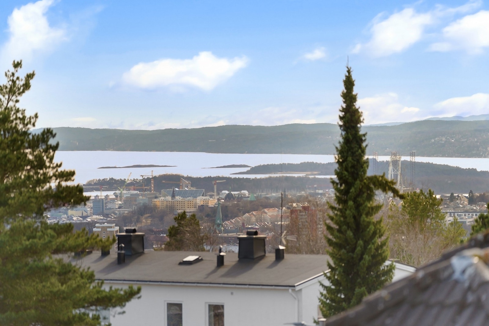 Eiendommen har nydelig utsikt mot Oslofjorden. Galleribilde