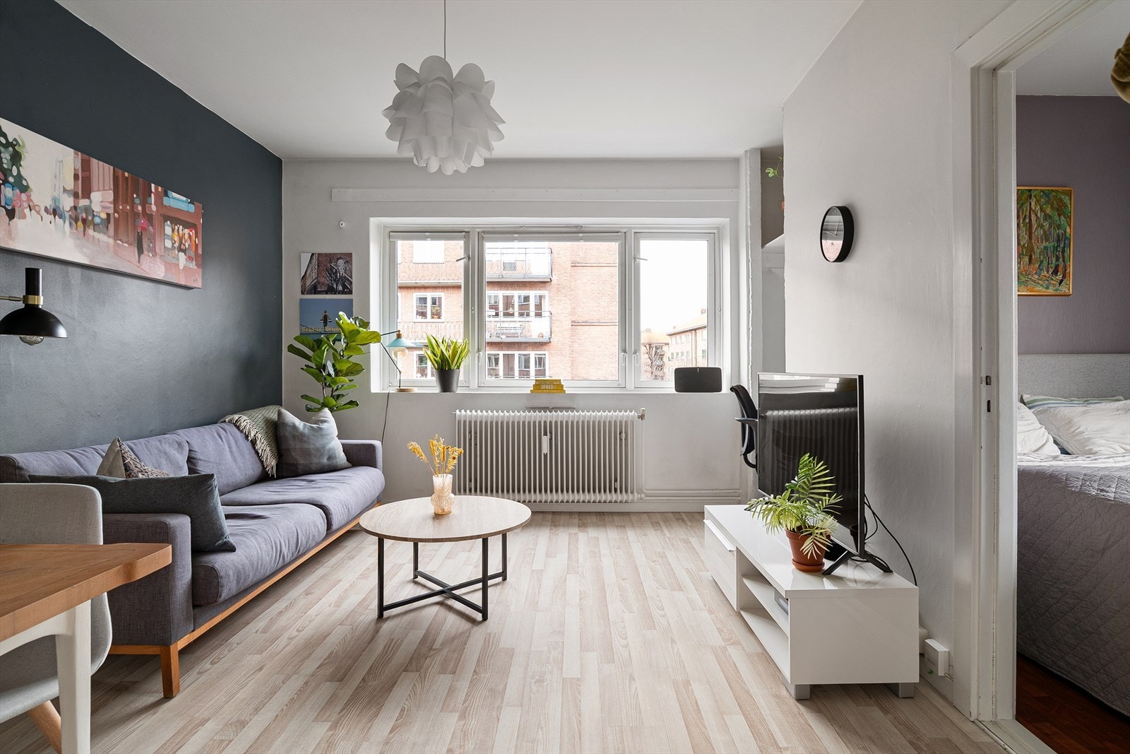 Velkommen til Dælenenggata 14C ved Grünerløkka. En lekker hjørneleilighet med god planløsning i 3. etasje. Foto av Synne Dahl Galleribilde