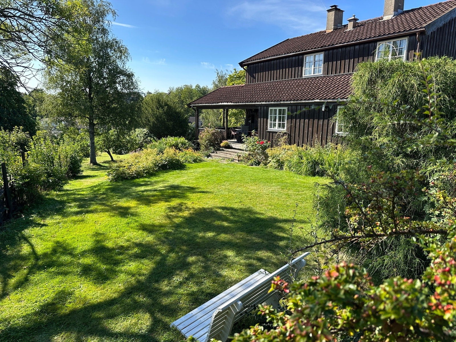 På denne siden av huset er det deilig morgensol Galleribilde