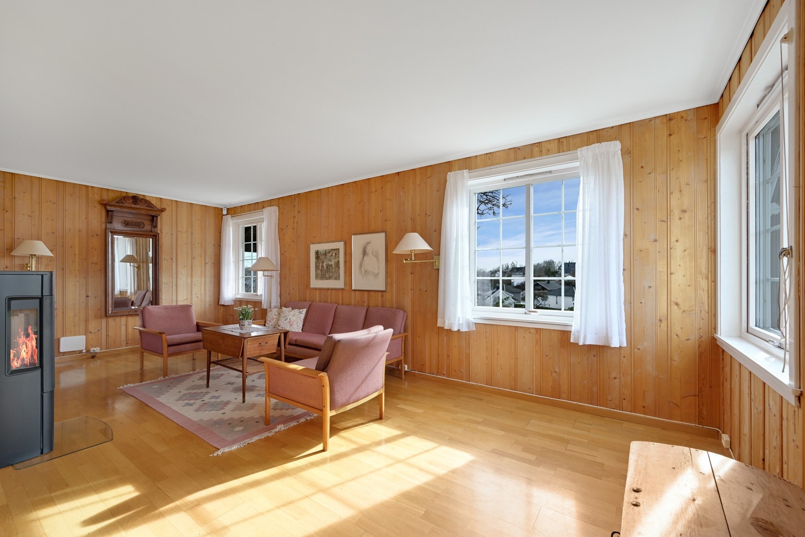 Stor vinkelstue med eikeparkett Galleribilde