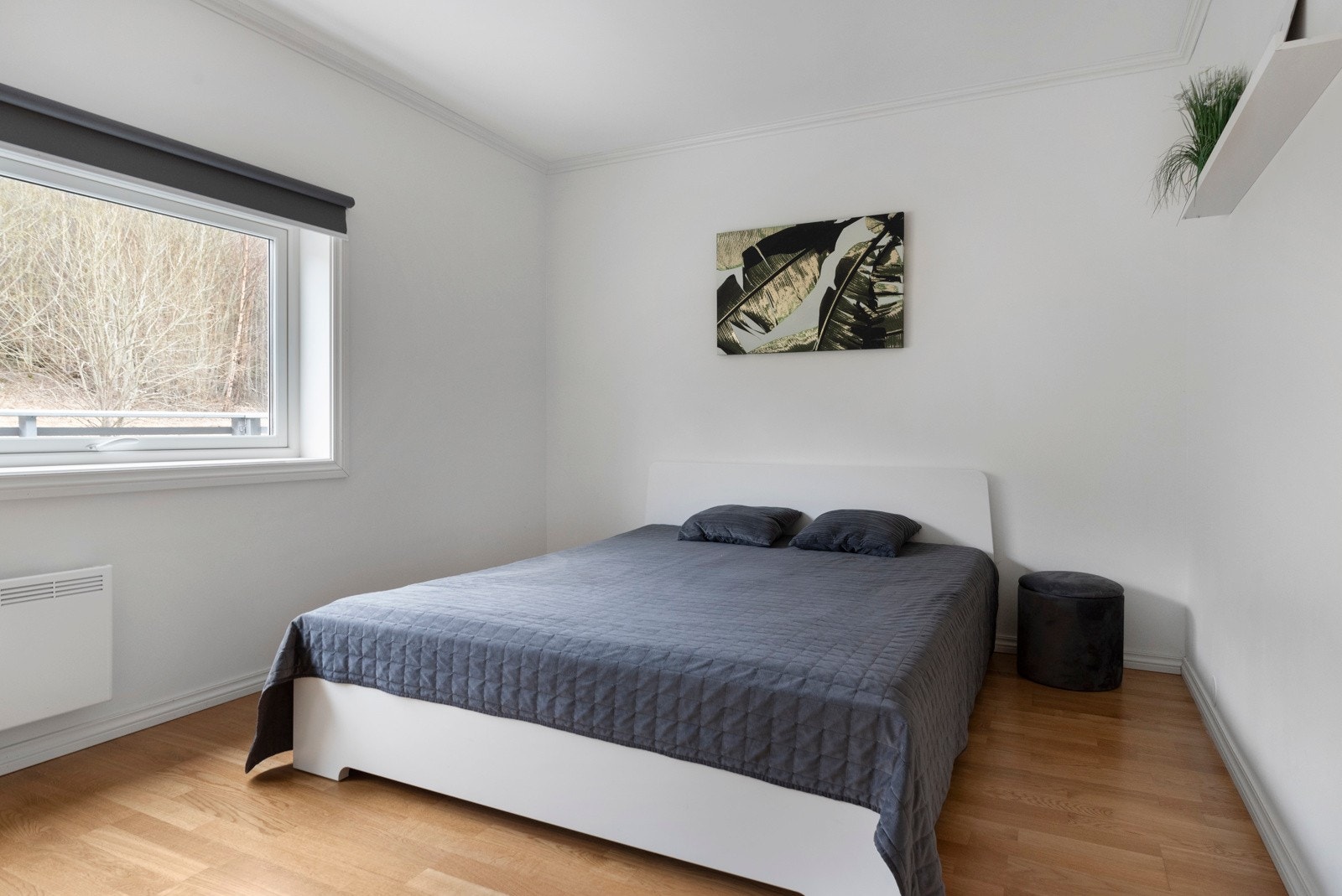 2 romslige soverom, hovedsoverom med svært god plass. Galleribilde