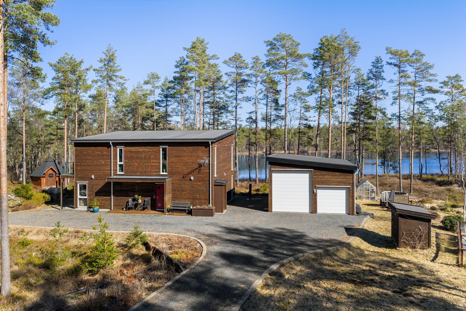Velkommen til Moene 1B! Foto: Aircam v/Sondre Aabø Galleribilde