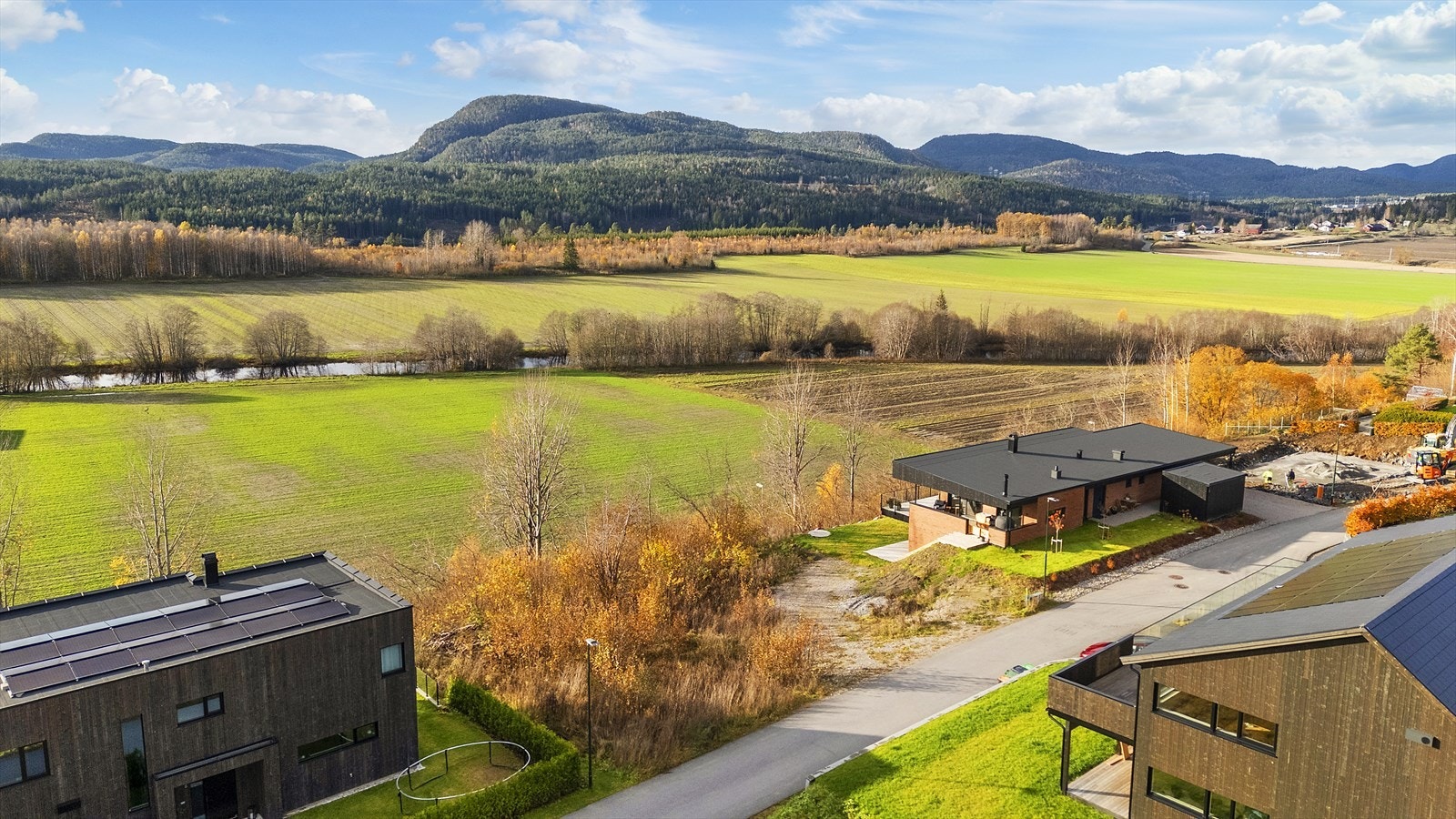 Tomten har en meget attraktiv og barnevennlig beliggenhet i landlige omgivelser på Venstøp Galleribilde