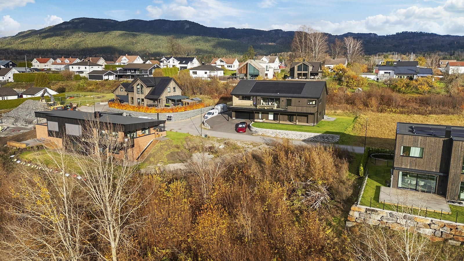 Tomten ligger i et nyere boligfelt Galleribilde