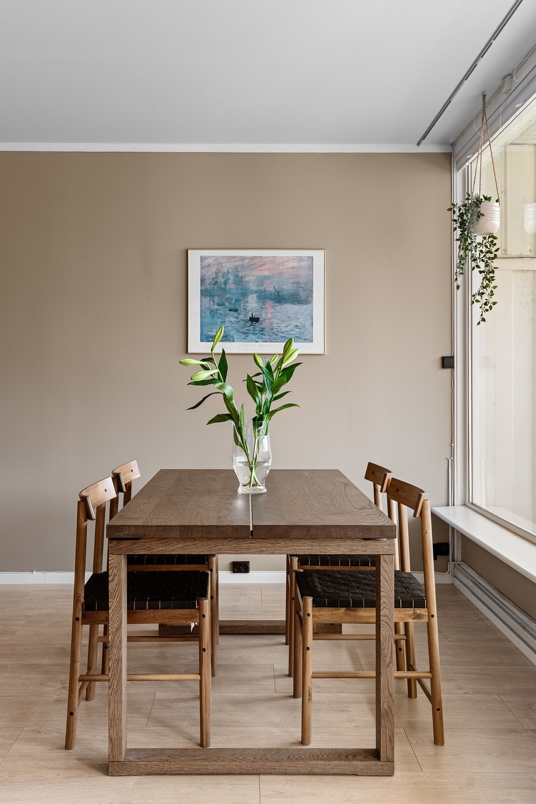 - God plass til en stor spisegruppe - Galleribilde