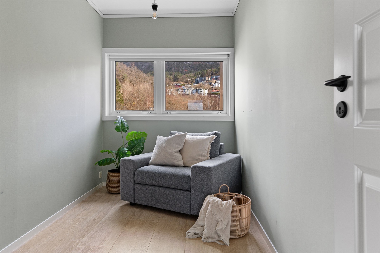 - Soverom nr. 2 passer perfekt som barnerom eller gjesterom! - Galleribilde
