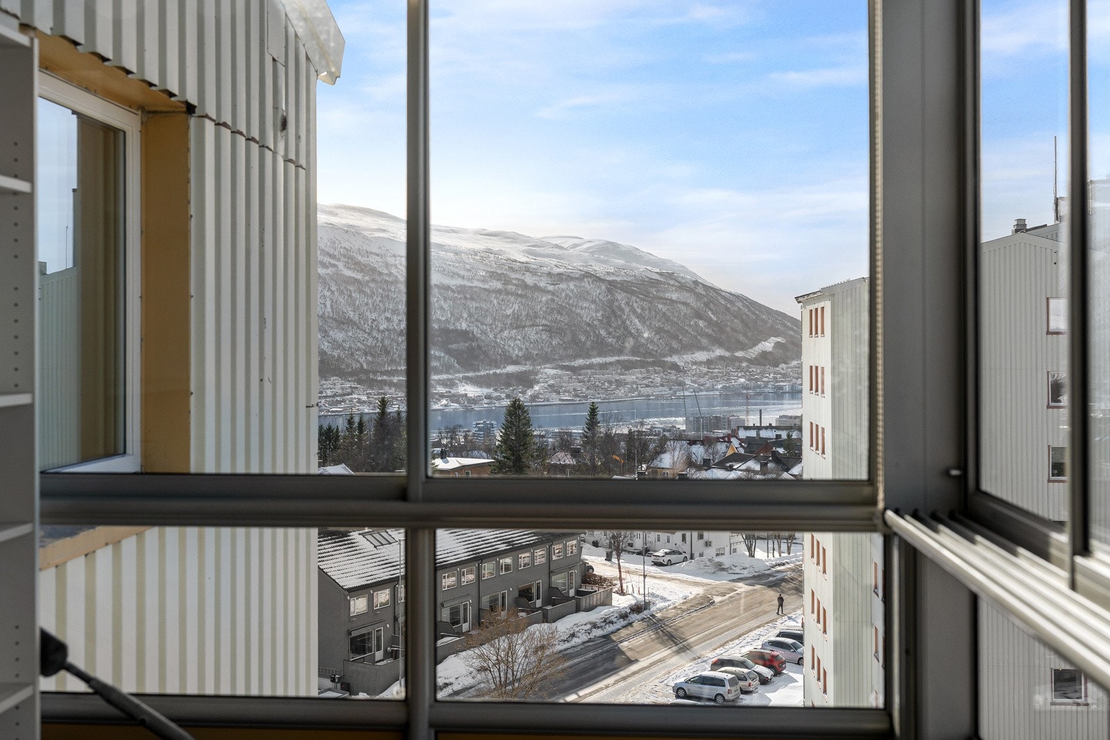 Nydelig utsikt mot byen og Tromsøysundet!