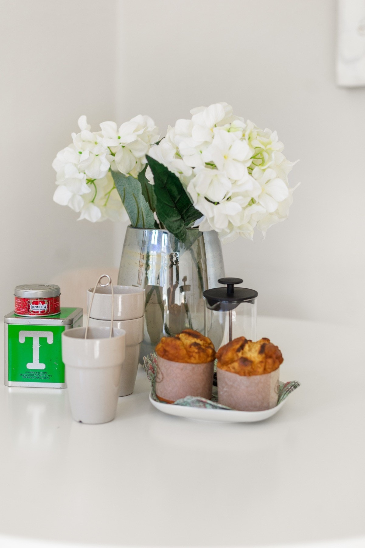 Boligen ligger i en historisk bygård med flotte utsmykninger. Galleribilde