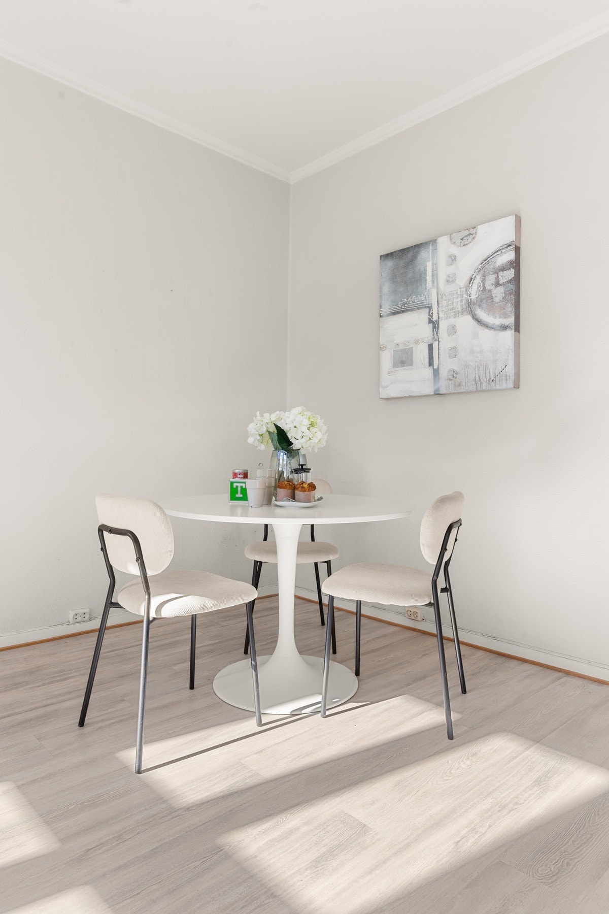 Felleskostnadene er på kr. 3476/mnd og inkluderer bl.a. varmtvann. Galleribilde