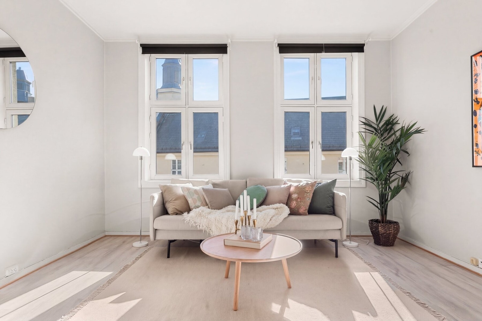 En lys og gjennomgående 2-romsleilighet med stort potensiale. Galleribilde