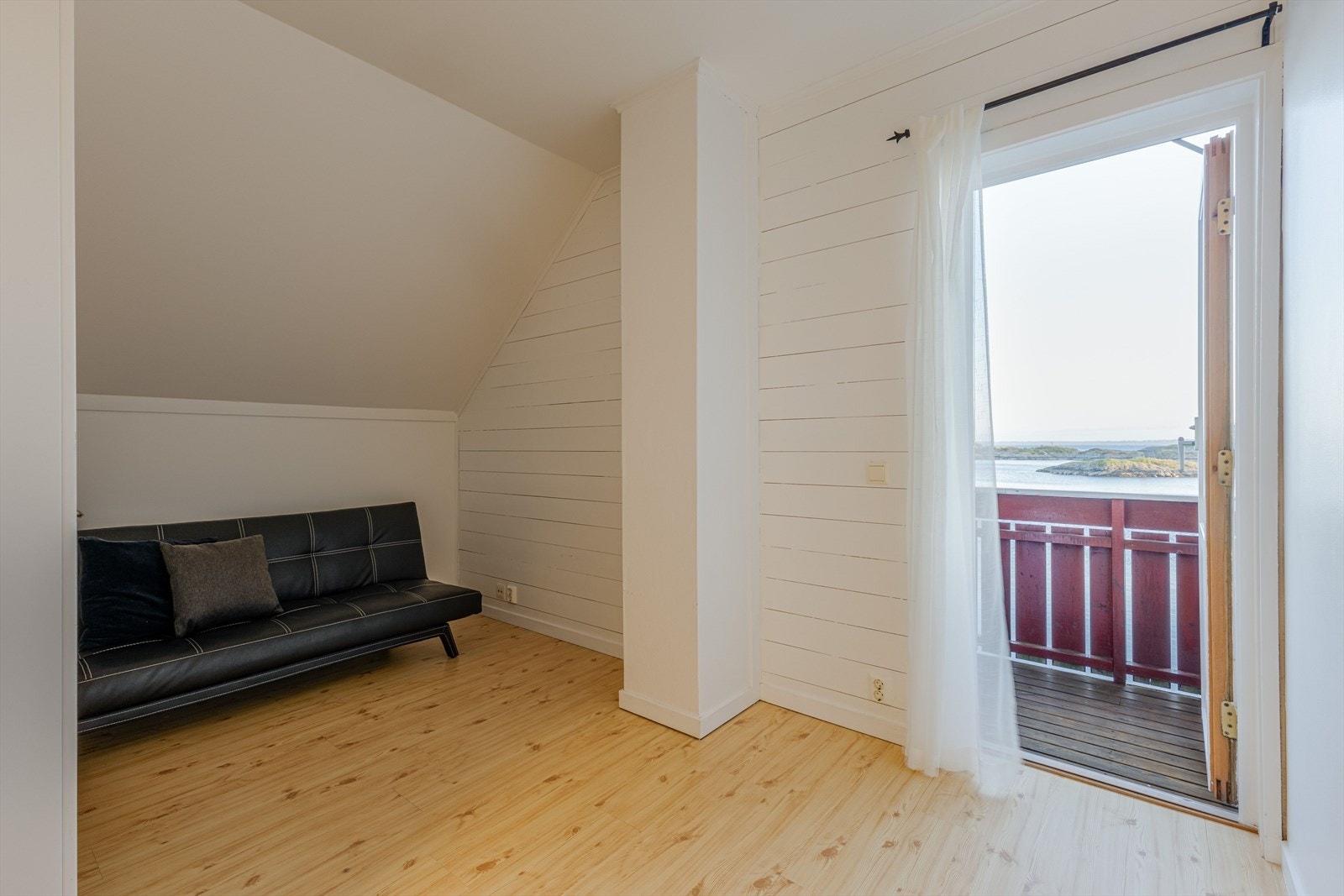 Stue i 2.etasje med utgang til balkong Galleribilde