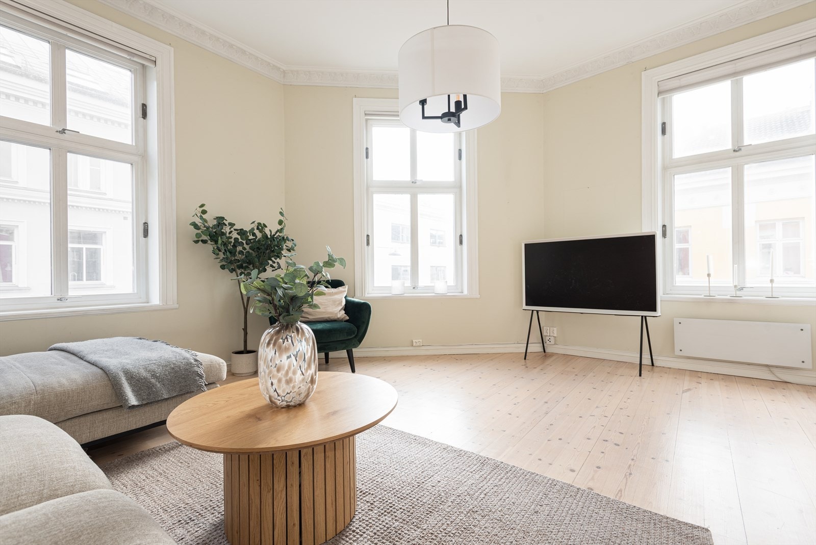 God takhøyde, stukkatur og rosett Galleribilde