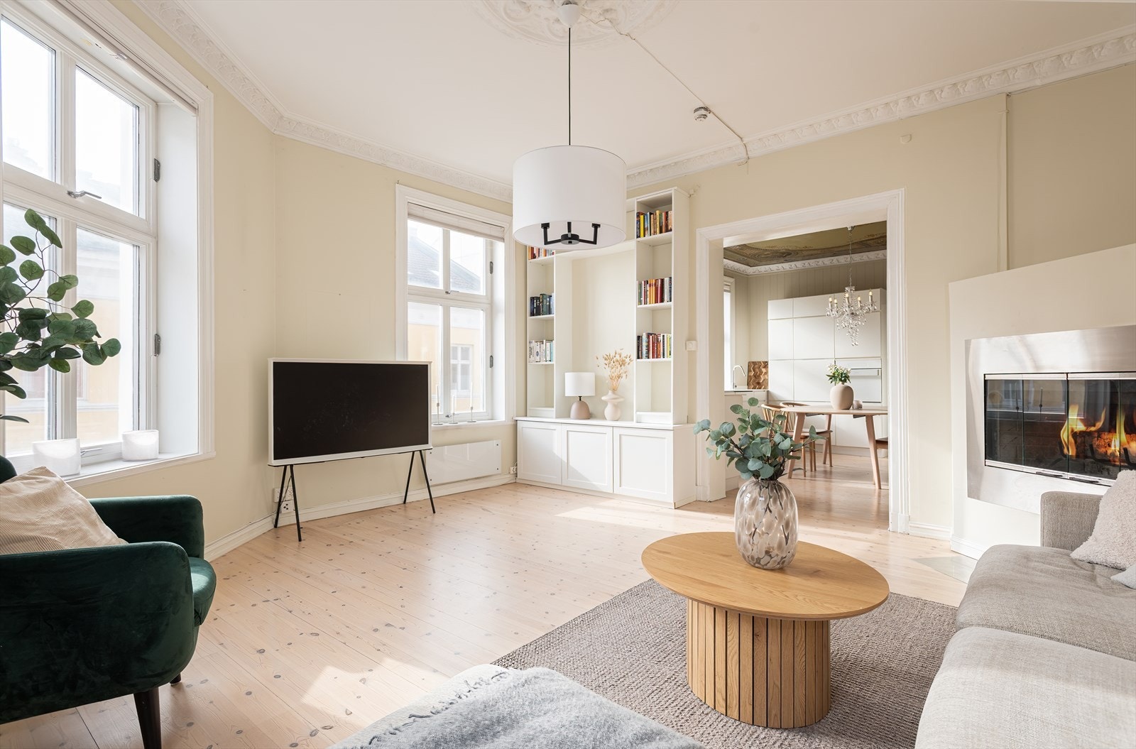 Klassisk og meget attraktiv 4-roms hjørneleilighet med vakre originale detaljer Galleribilde