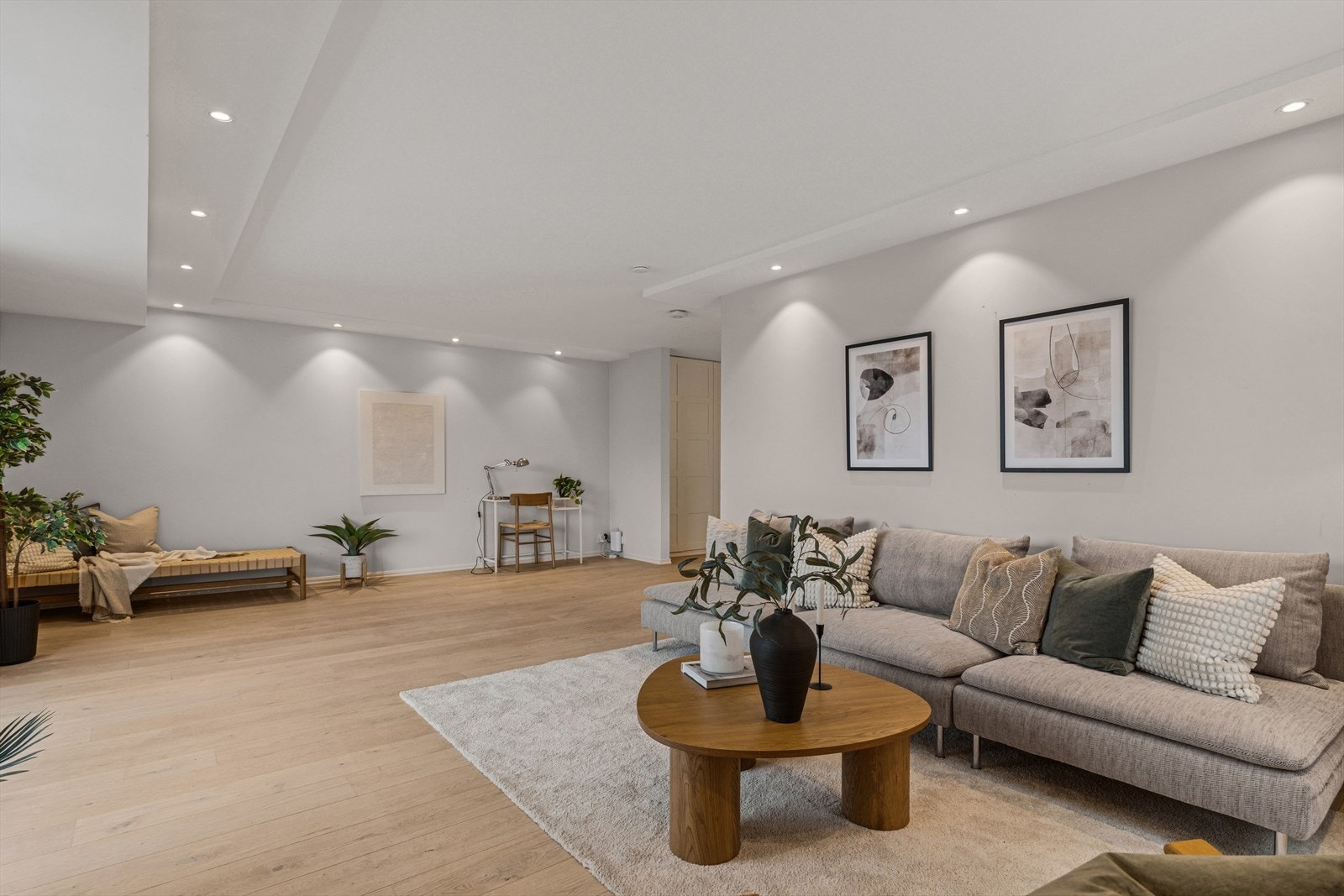 Gjennomgående en-stavs parkettgulv. Galleribilde