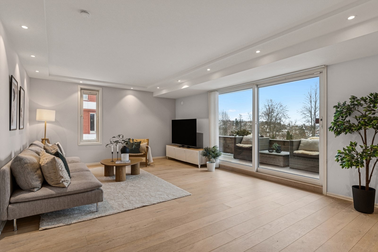 Flott stue med downlights. Galleribilde