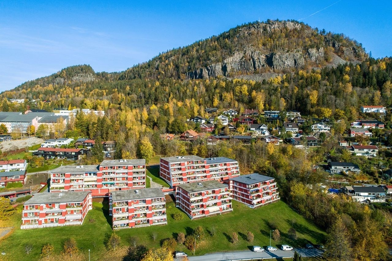 Lillehauger 5 har en flott beliggenhet med marka rett utenfor døren. Galleribilde