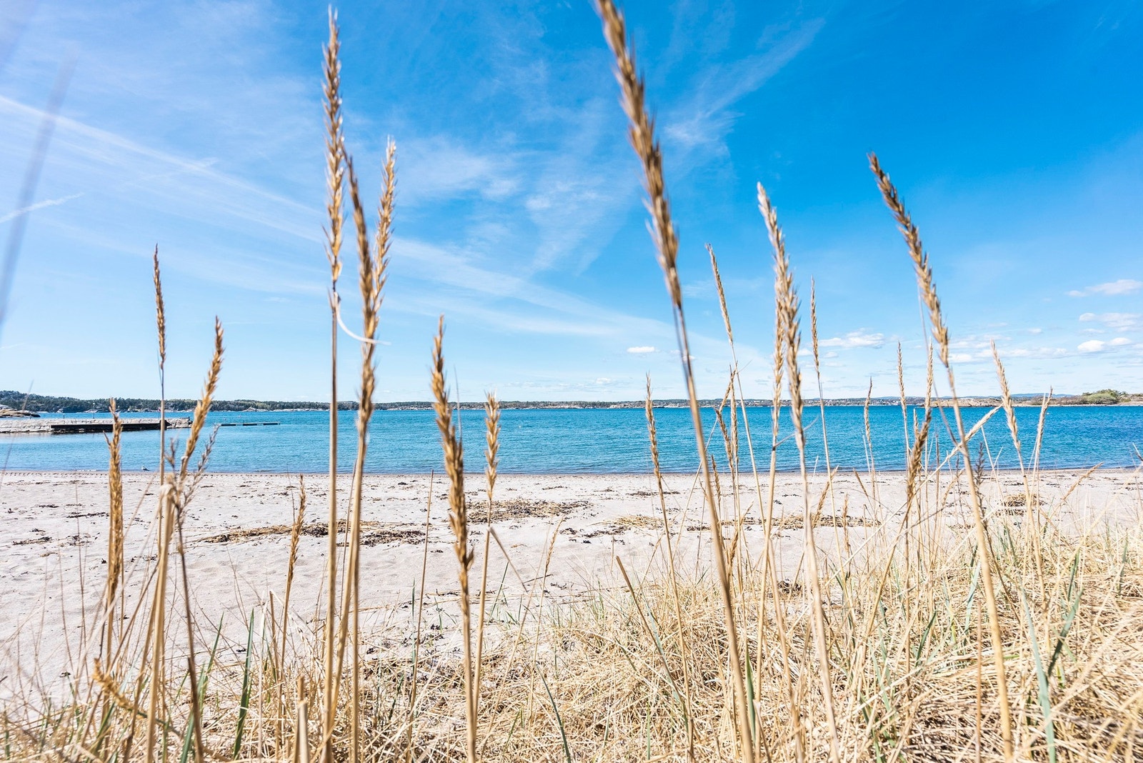 Vøra gir deg sydenfølelsen med nydelig sandstrand og herlige badeforhold med fantastiske solnedganger Galleribilde