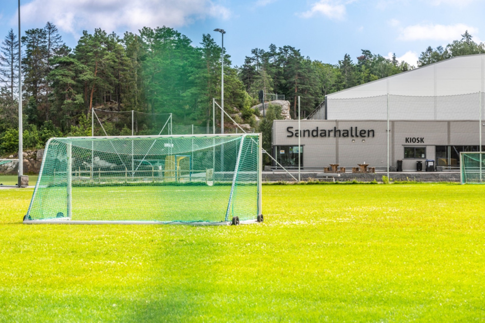For de minste er det drømmeforhold på Vesterøya idrettspark (Kariåsen). Her kommer det også ny barneskole til høsten Galleribilde