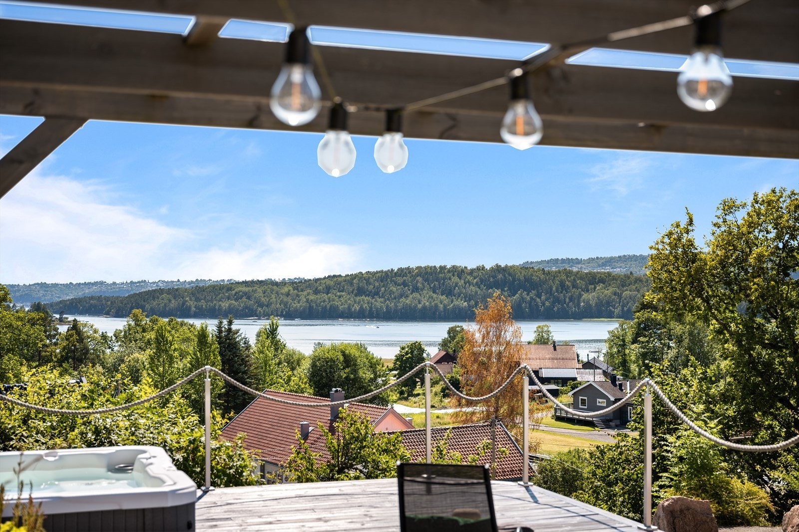 Fantastisk utsikt mot vannet. Galleribilde
