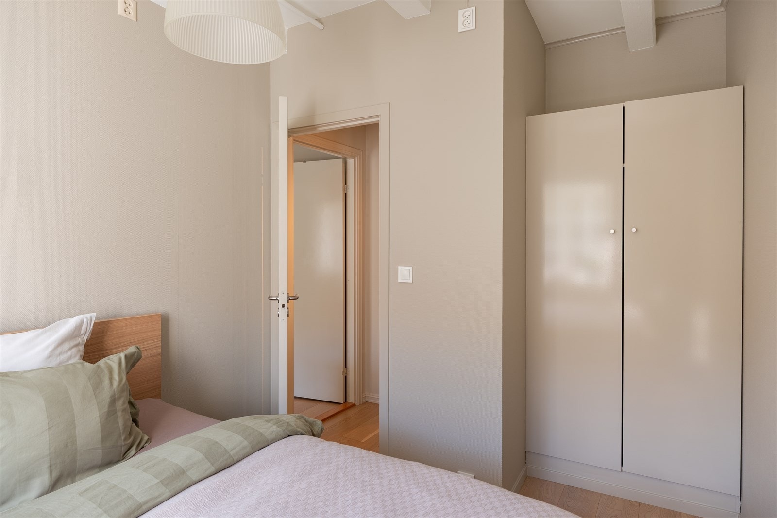 Sameiet har kollektiv avtale med Telenor gjeldende kabel-tv og internett. Dette er inkludert i felleskostnadene. Galleribilde