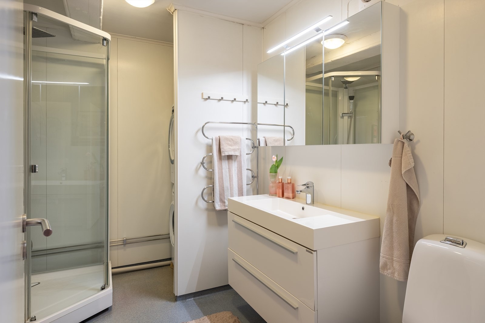 Badet er på 7m² og har opplegg for vaskemaskin. Galleribilde