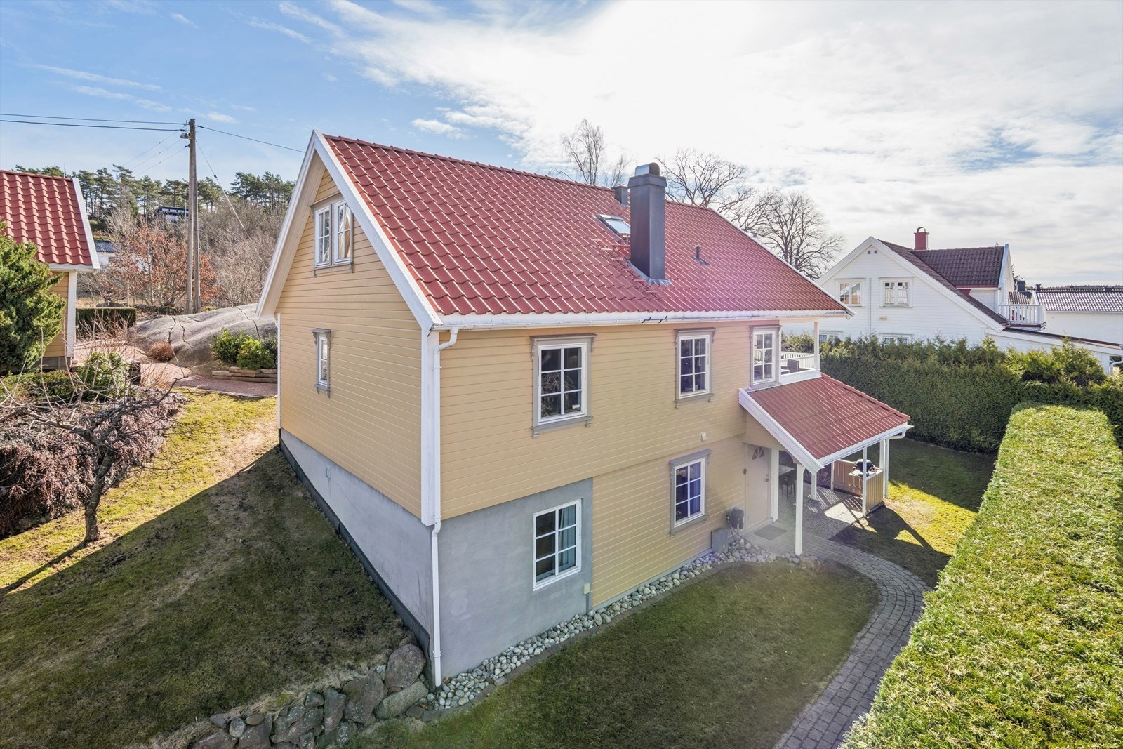 Enebolig med godkjent utleiedel! Hoveddelen har 3/4 soverom og utleiedelen har 1 soverom. Galleribilde