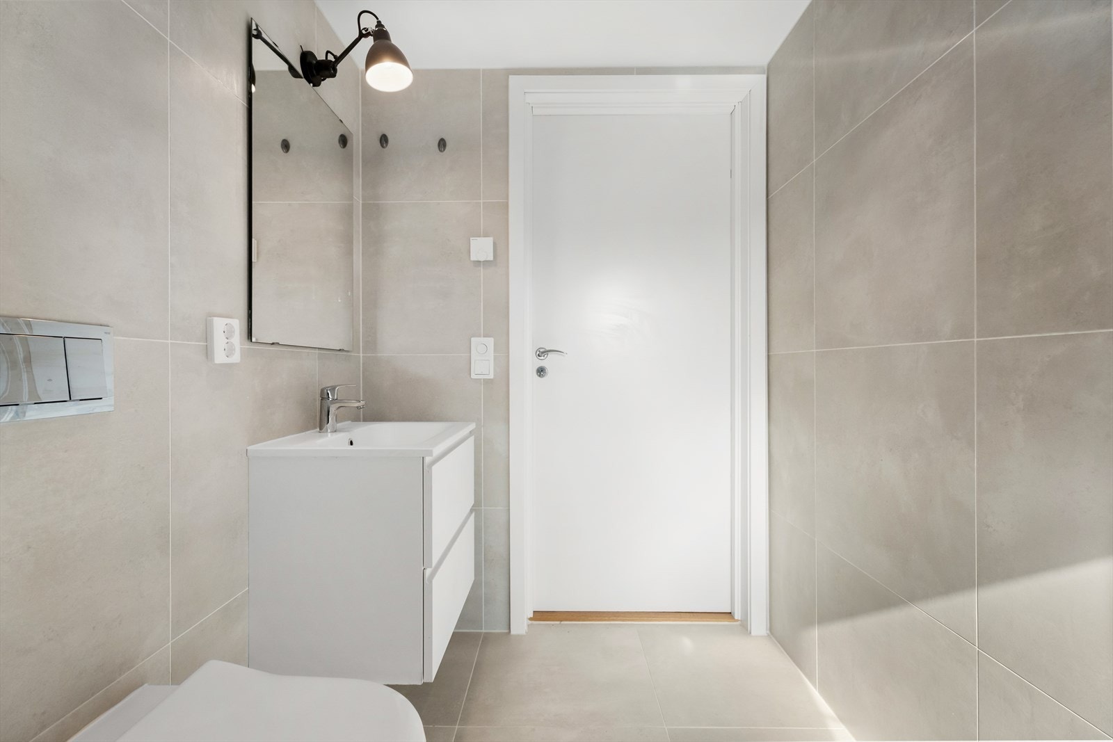 Avtrekket på badet er tilknyttet leilighetens balanserte ventilasjonsanlegg, som sikrer godt in.neklima Galleribilde