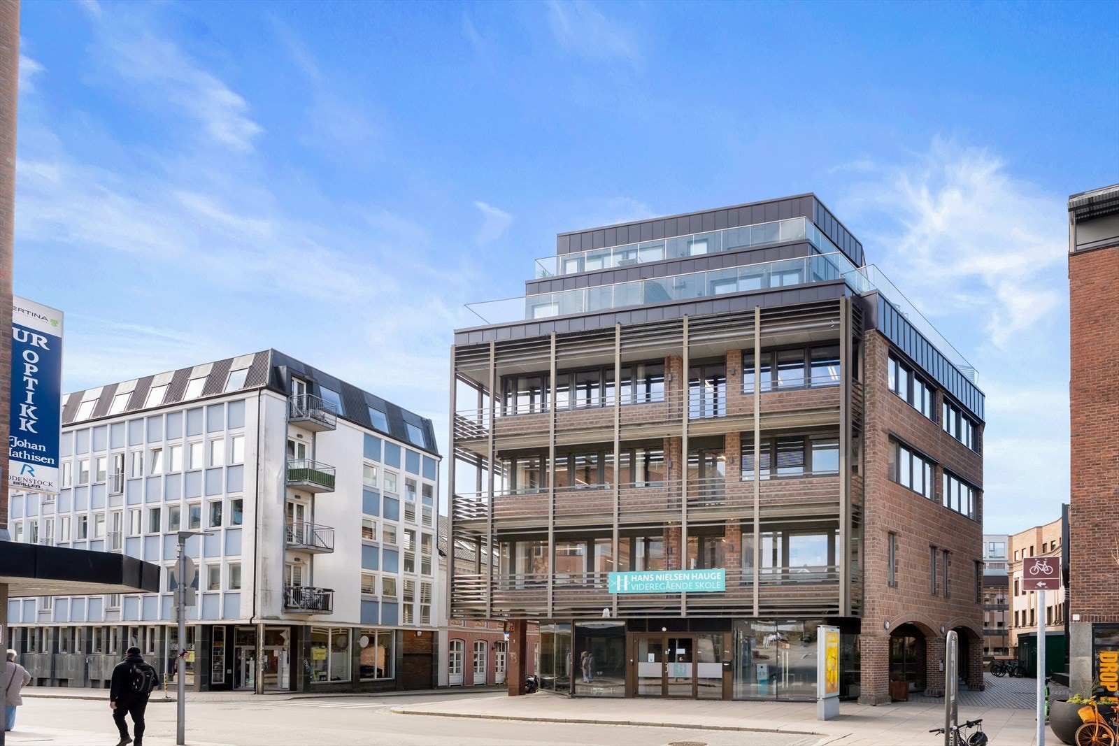Super beliggenhet midt i Fredrikstad sentrum mellom gågaten, Nygaardsplassen og Storgata. Galleribilde