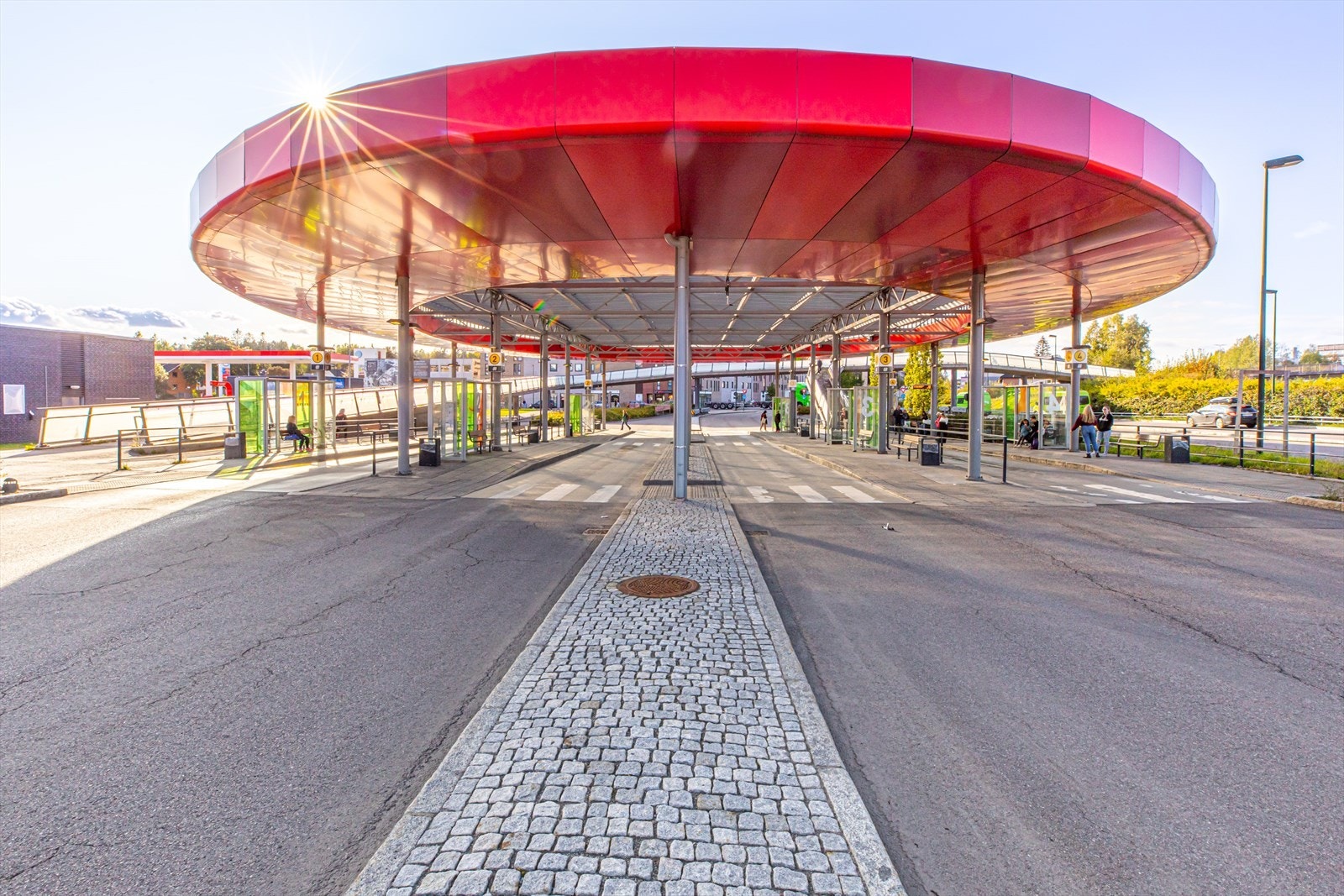Lørenskog bussterminal er et viktig knutepunkt for kollektivtransporten i området. Galleribilde
