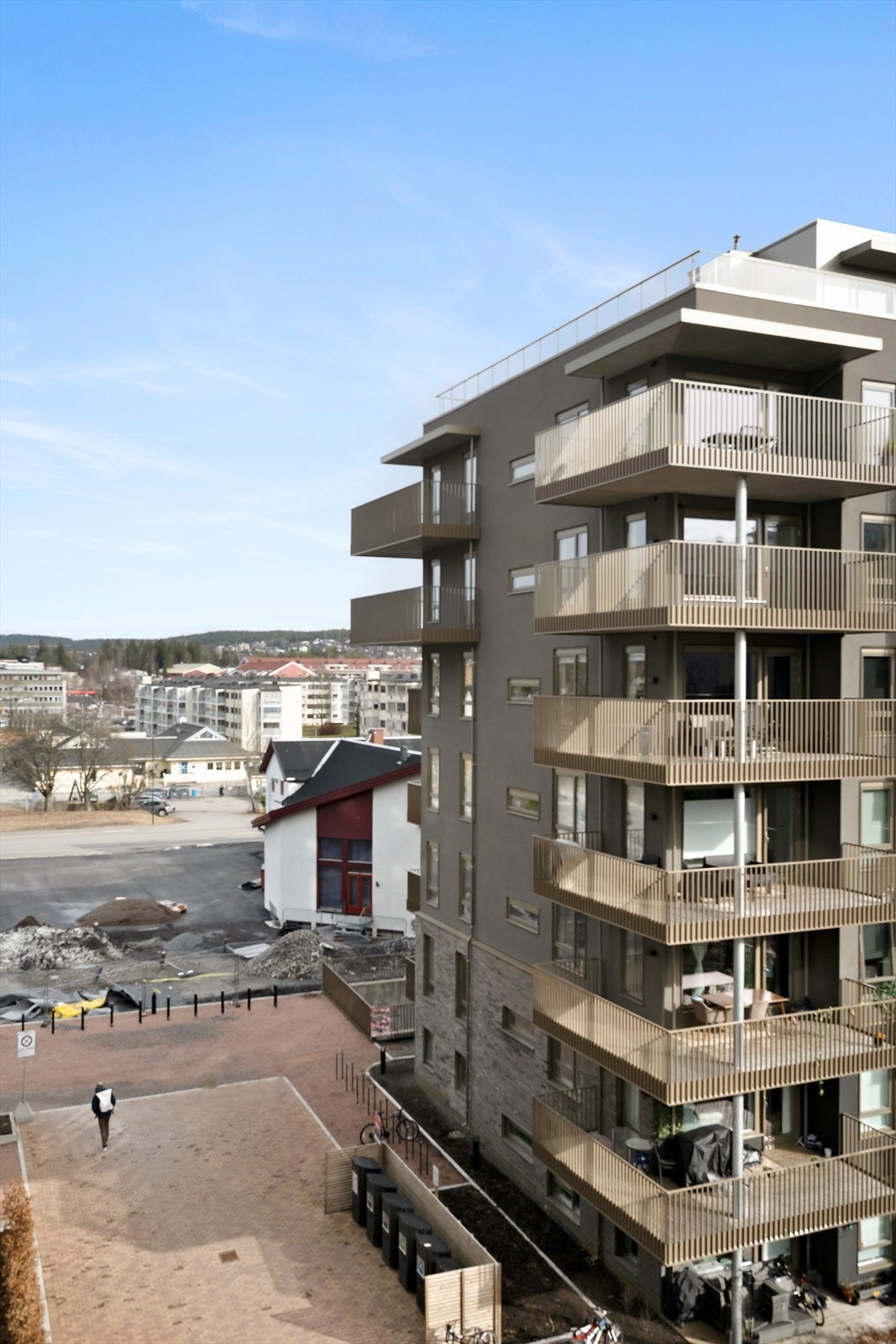 På taket av Hus E er det en solrik og hyggelig takterrasse til felles benyttelse for beboere i prosjektet MIDT. Galleribilde