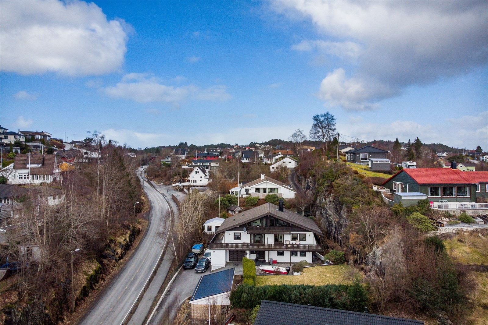 Familievennlig beliggenhet med korte avstander til både skole, barnehage og idrettsanlegg. Galleribilde