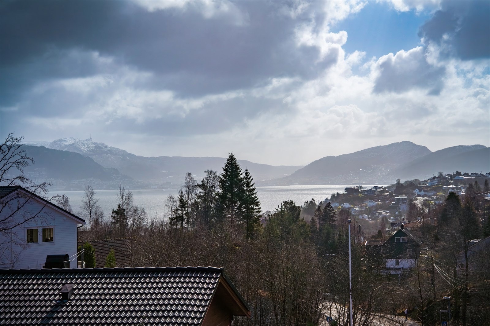 Nydelig utsikt mot byfjellene. Galleribilde