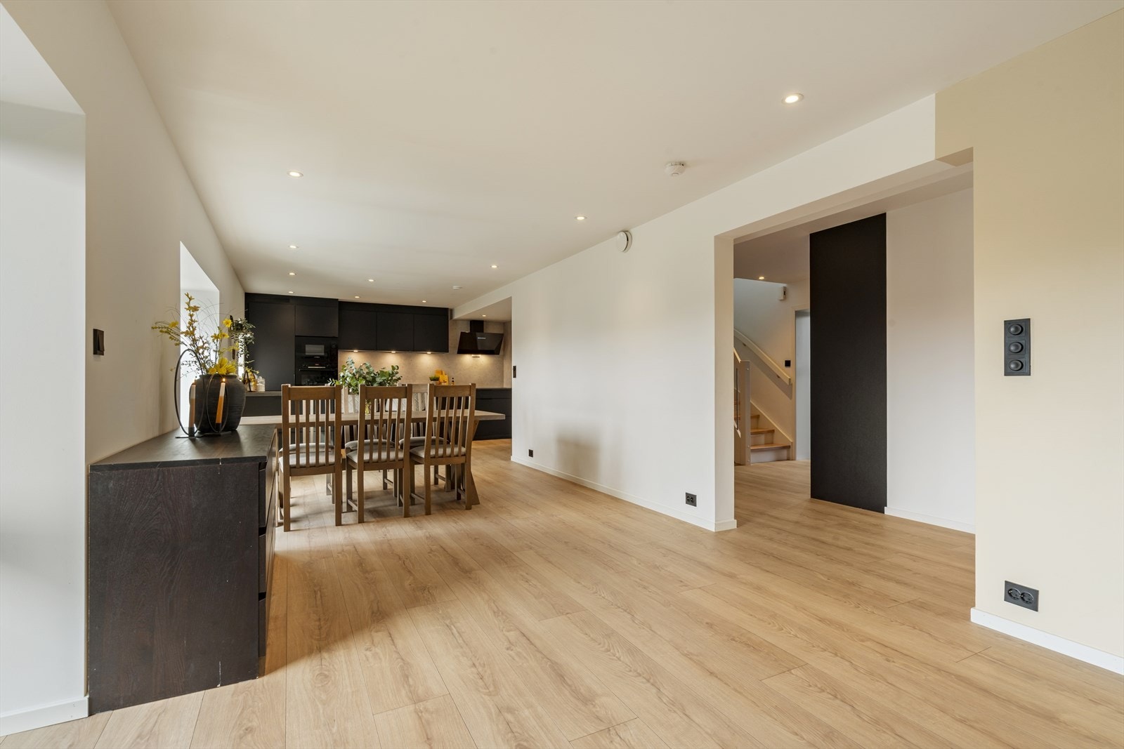 Utstrakt bruk av downlights i himlingene Galleribilde