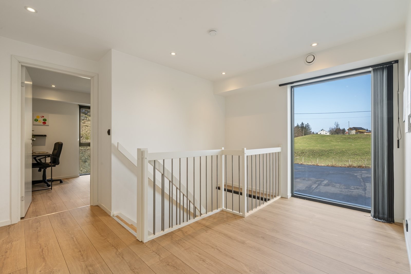 I boligens 2. etasje finner du gang, stue, tre soverom, bad/vaskerom og bod Galleribilde