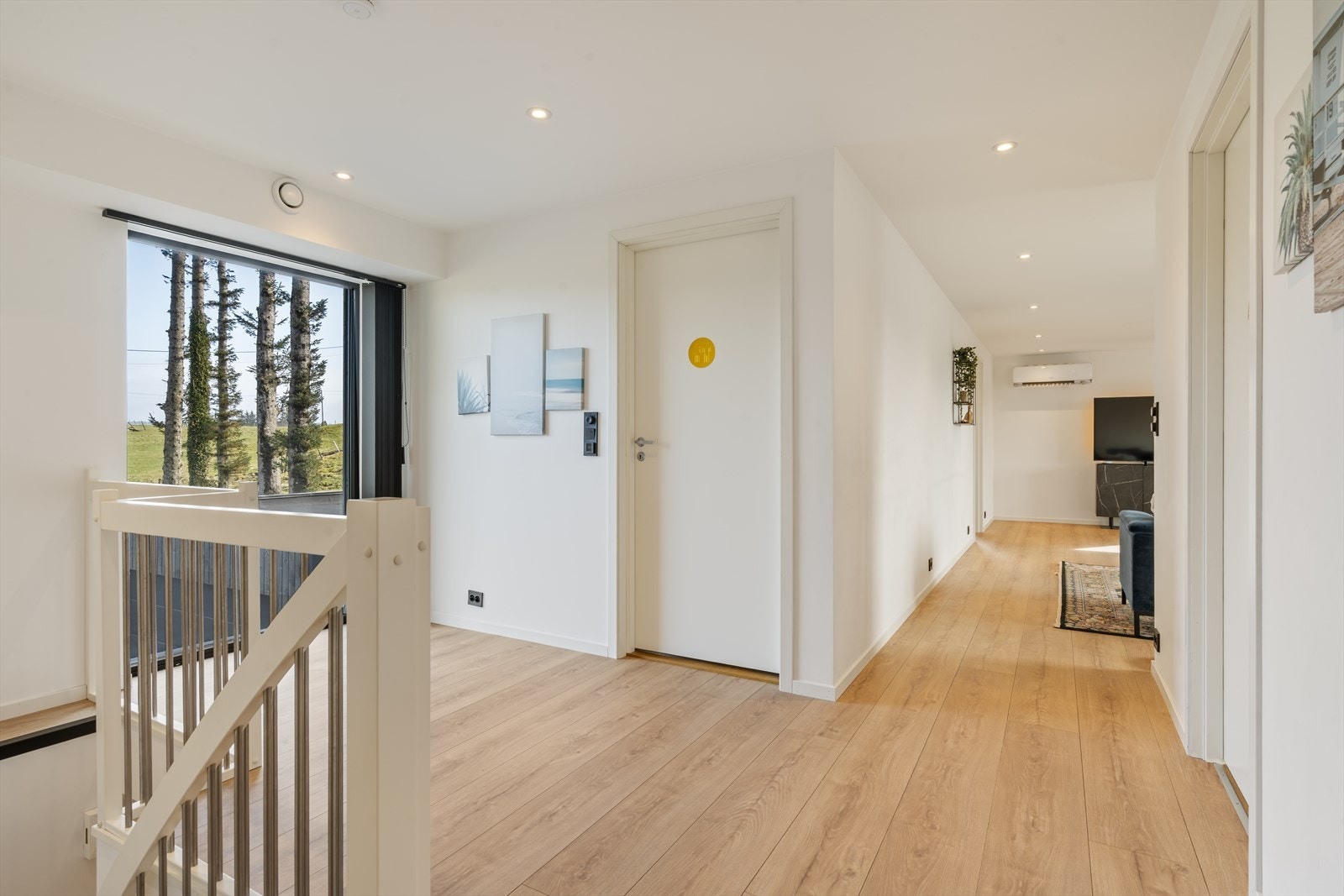 I denne etasje er det også gjennomgående lyse og lette fargevalg på overflatene Galleribilde