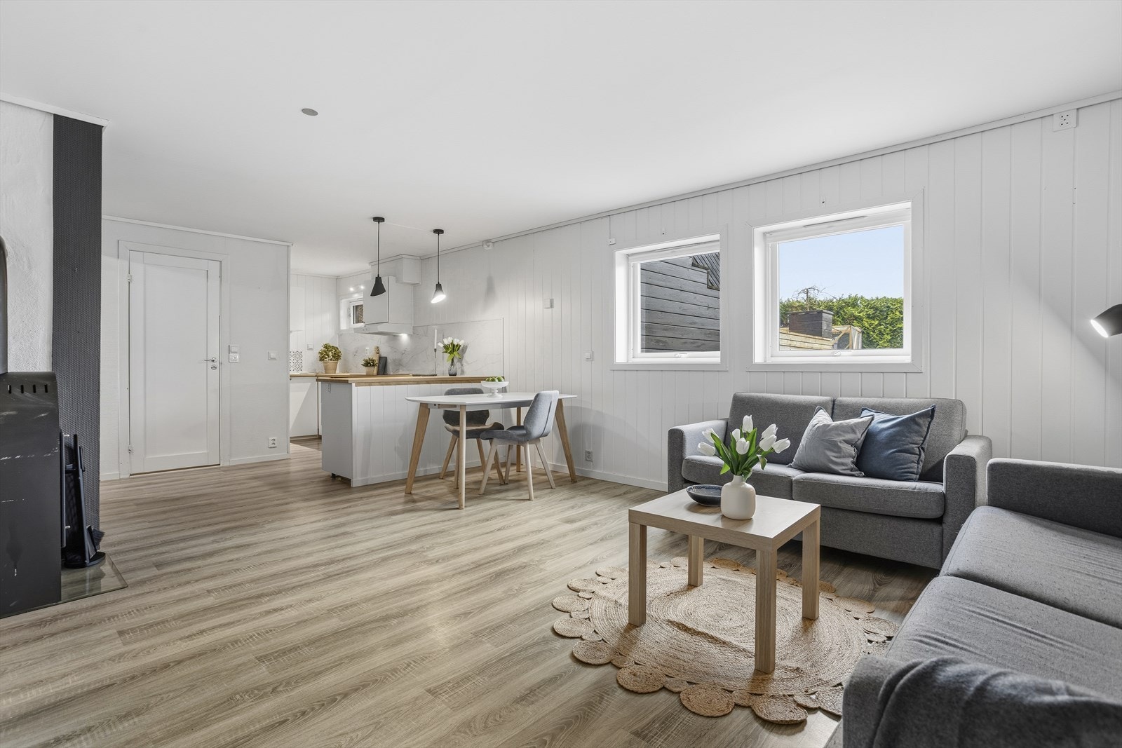 Perfekt for utleie (ikke godkjent) eller generasjonsbolig, med egen inngang, god planløsning og alt man trenger i hverdagen. Galleribilde